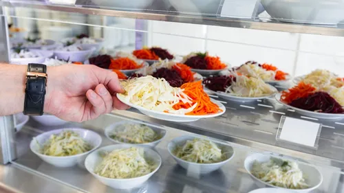 Restauration scolaire : le projet “Chouette Cantine” tend à...