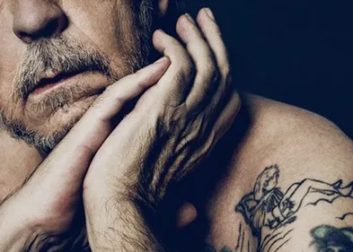 La musique de Renaud de retour mardi, une photo pour patienter