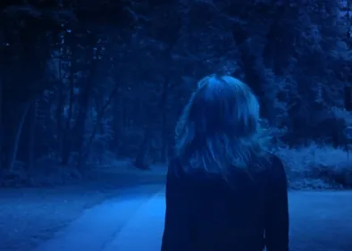 Découvrez le clip de « L'âme dans l'eau » de Mylène Farmer !