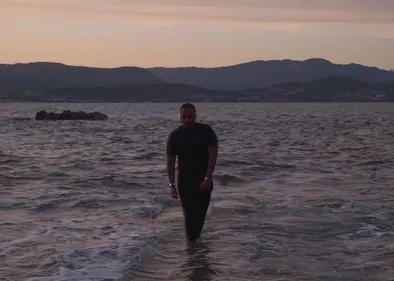 Slimane entonne « Les Moulins de mon coeur »