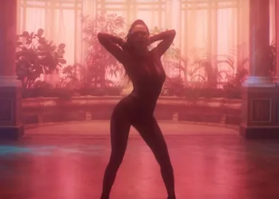 Shy'm sort le clip de « Elle danse encore »