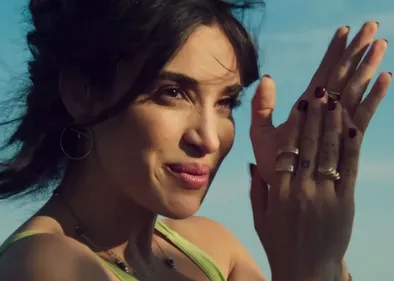 Camélia Jordana sort le clip de « Mon roi »