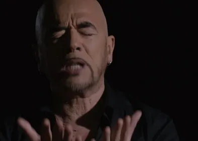 Pascal Obispo en poète simple dans son dernier clip