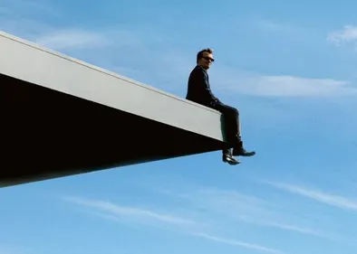 Un nouveau morceau aux accents rock pour Axel Bauer, « L'homme qui...