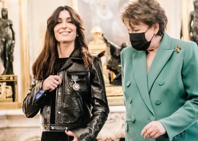 Pour ses 20 ans de carrière, Jenifer nommée « Chevalière de l'ordre...