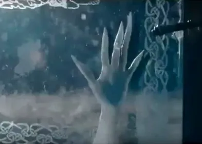 Vidéo : un clip sombre dévoilé pour Mylène Farmer