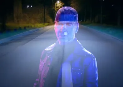 Étienne Daho se met en scène pour le clip de « Virus X »