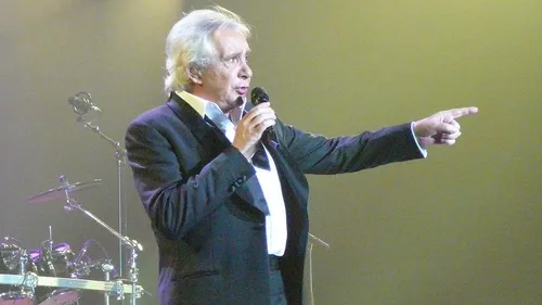 Michel Sardou devrait être prochainement décoré par le président...
