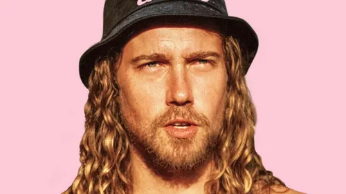 Julien Doré répond aux attaques de Michel Fugain