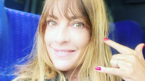 Eve Angeli, qui sort un nouvel album, est « grand-mère » !