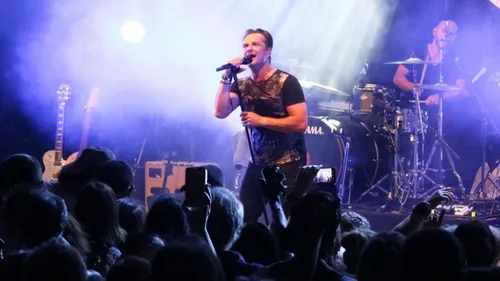 Touché par la disparition de son père, David Hallyday transforme sa...