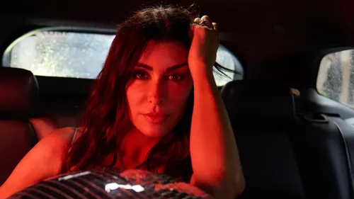 « Mourir sur scène » : la reprise de Dalida par Jenifer sera...