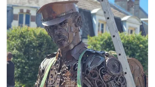 Un soldat de fer de 7 mètres installé à Albert pour les 110 ans de...