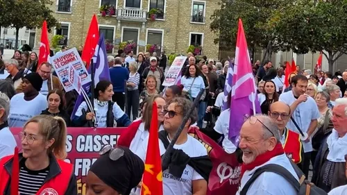 Plus de 500 personnes ont de nouveau marché contre le démantèlement...
