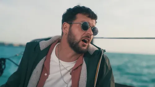 Regardez le clip « Tour de France » de Claudio Capéo