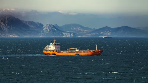 Un porte‑conteneurs visé par des tirs iraniens dans le détroit d’Ormuz