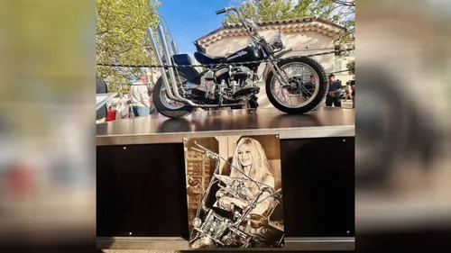 La Harley de Brigitte Bardot et Serge Gainsbourg ressuscitée à...