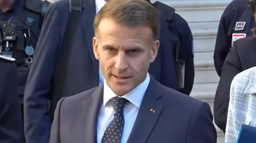 Emmanuel Macron appelle à la réouverture des lycées pour lundi