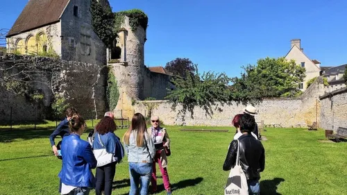 Senlis raconte deux mille ans d’histoire au fil de ses rues
