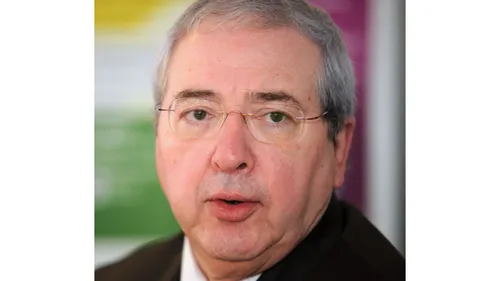 Île-de-France : Valérie Pécresse rend hommage à Jean-Paul Huchon,...