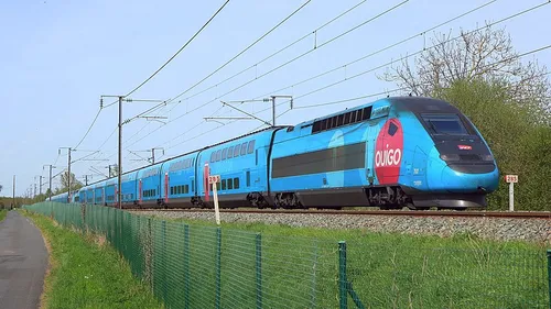 Un train Ouigo bloqué des heures après des incidents dans les...
