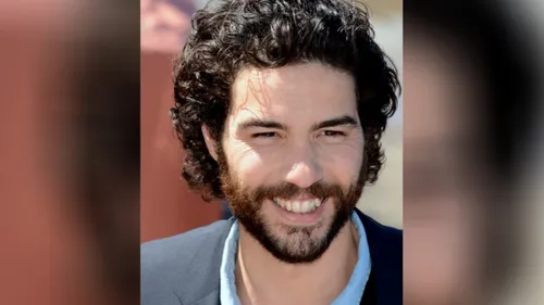 Tahar Rahim en dit plus sur son interprétation de Charles Aznavour...