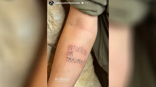 Louane : un nouveau tatouage qui intrigue en pleine rumeur de...