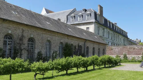 Les jardins de l’abbaye de Saint-Riquier, un abri de biodiversité