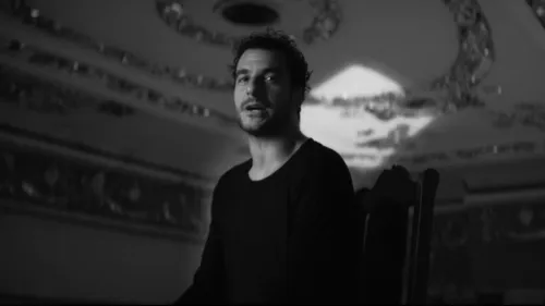 Amir sort le clip de « Sommet », l'hymne des J.O. sur France Tv