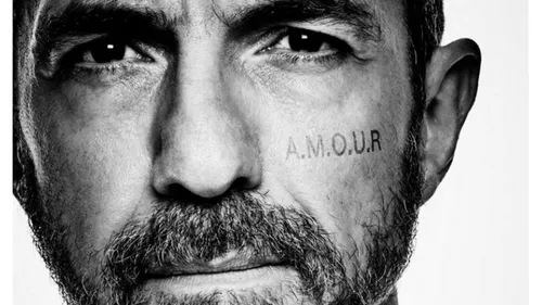 Calogero chante « A.M.O.U.R »