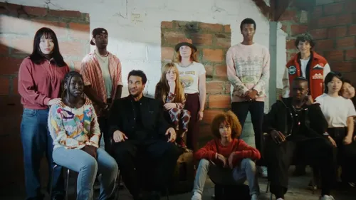 Amir fredonne sur « Grandir » avec Black M