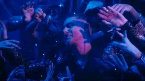 Etienne Daho sort le clip de « Boyfriend »