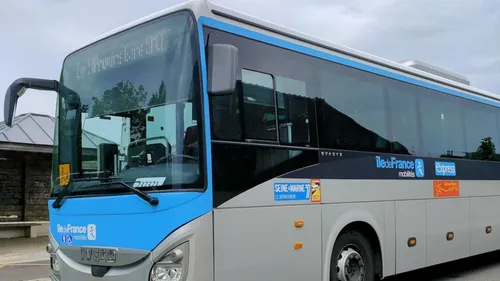 La conductrice du bus tombé dans la Seine évoque une erreur de pédale