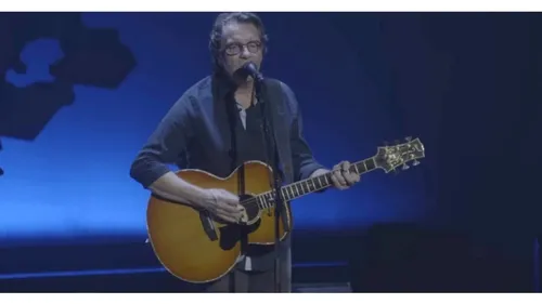 Francis Cabrel reprend « Suzanne » et sort un clip