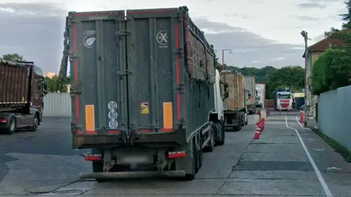 Athis-Mons : 120.000 euros de billets retrouvés dans un centre de...