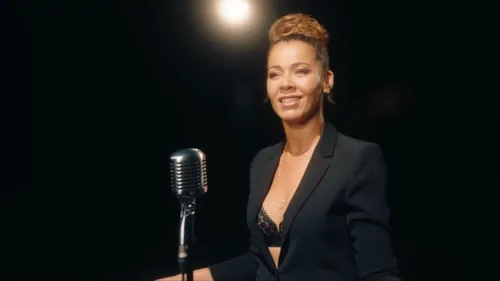 Découvrez le clip de Chimène Badi qui reprend Piaf