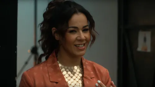 Chimène Badi revient avec un album regroupant reprises et inédits