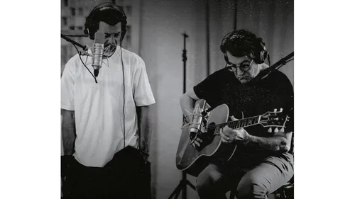 Christophe Maé s’offre un duo événement avec Francis Cabrel sur son...