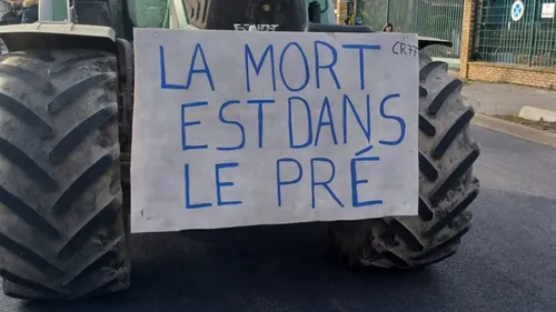 En pleine mobilisation lycéenne, des agriculteurs lancent une...