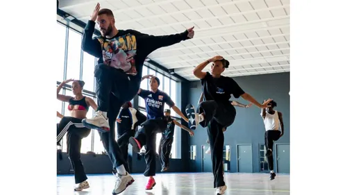 Matt Pokora sur pied avant l'Adrénaline Tour