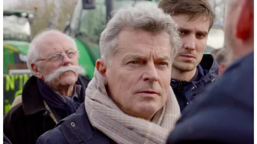Fabien Roussel plaide pour une « voiture électrique à 10.000...