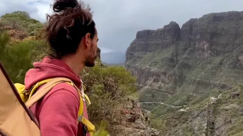 Dans le nouvel épisode de son vlog, Flo Delavega nous emmène sur le...