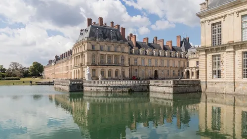 Une remise de papiers français organisée au château de Fontainebleau 