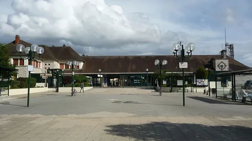 Le trafic ferroviaire stoppé en gare de Rambouillet après une...
