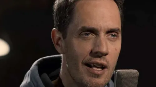 Grand Corps Malade sort « À chacun sa bohème », un titre sur Aznavour