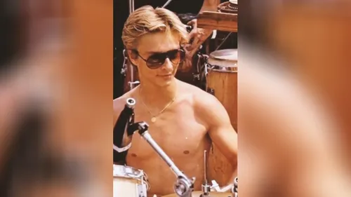 David Hallyday invite ses fans à profiter de la vie en dévoilant...