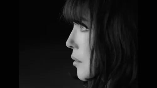 Regardez le clip de « Où tu ne m'attendais pas », chanté par...