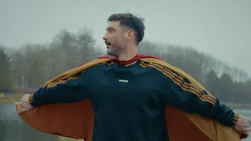 Jérémy Frérot sort le clip de « Avec ou sans » 