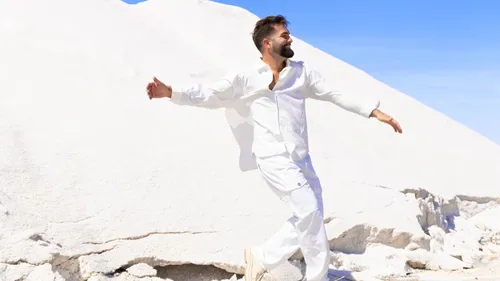 Écoutez le dernier titre de Kendji, composé par Vianney
