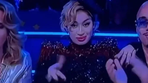 La Zarra présente ses excuses après son geste douteux